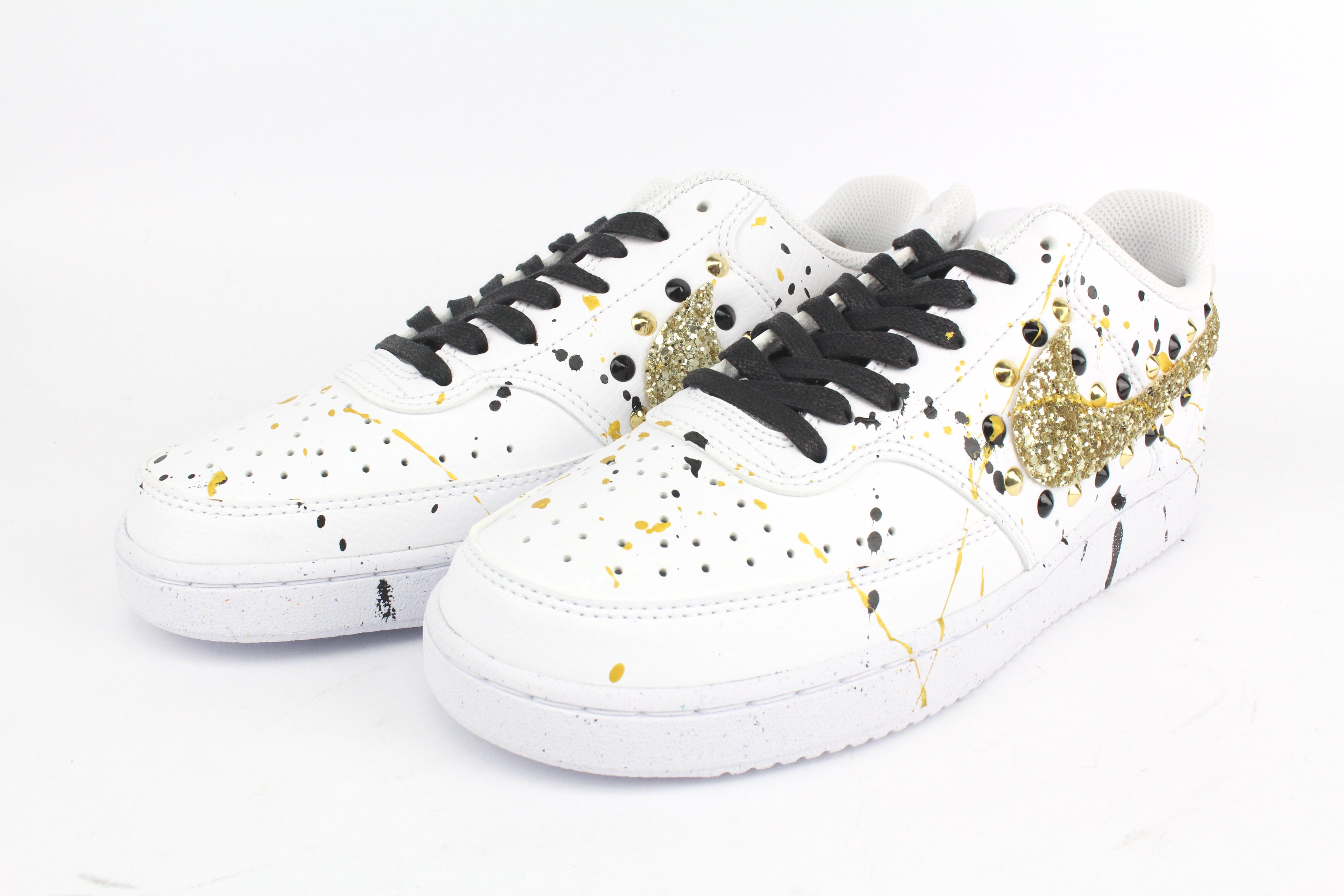 Nike Court Vision Low Vernice Oro & Borchie