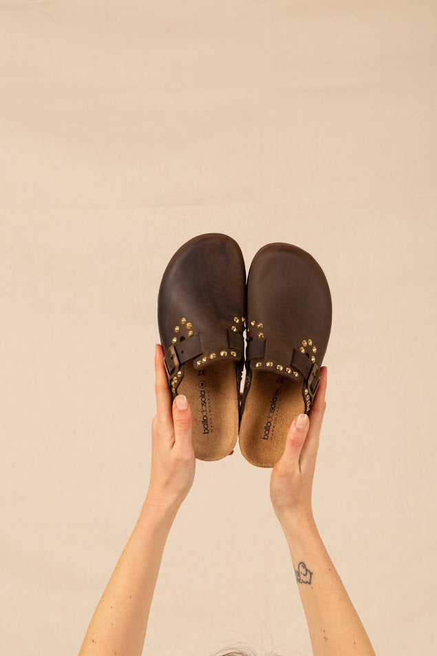 Sandali Sabot Pelle Brown Borchie Gold