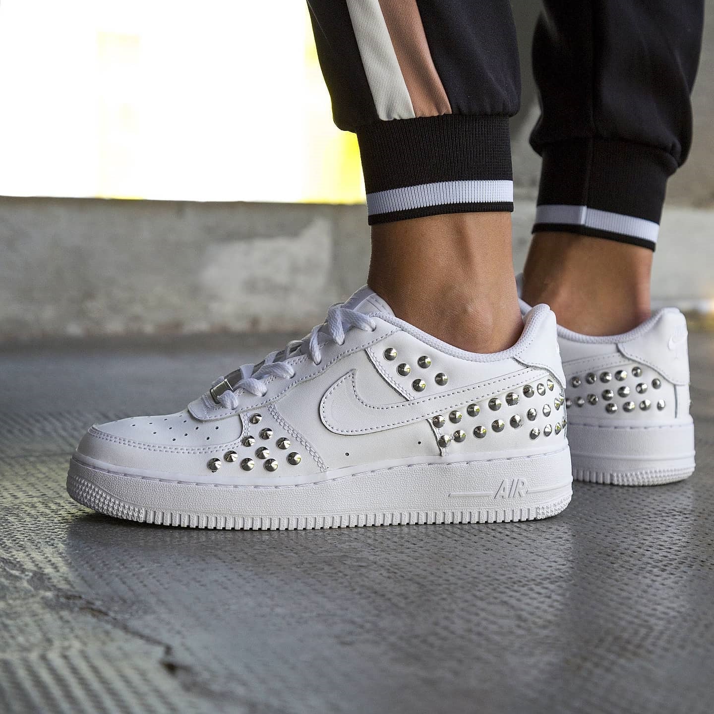 Nike Air Force 1 Borchie silver